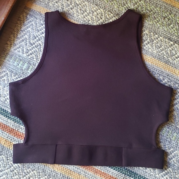 Cutout cropped tank - Picture 3 of 3